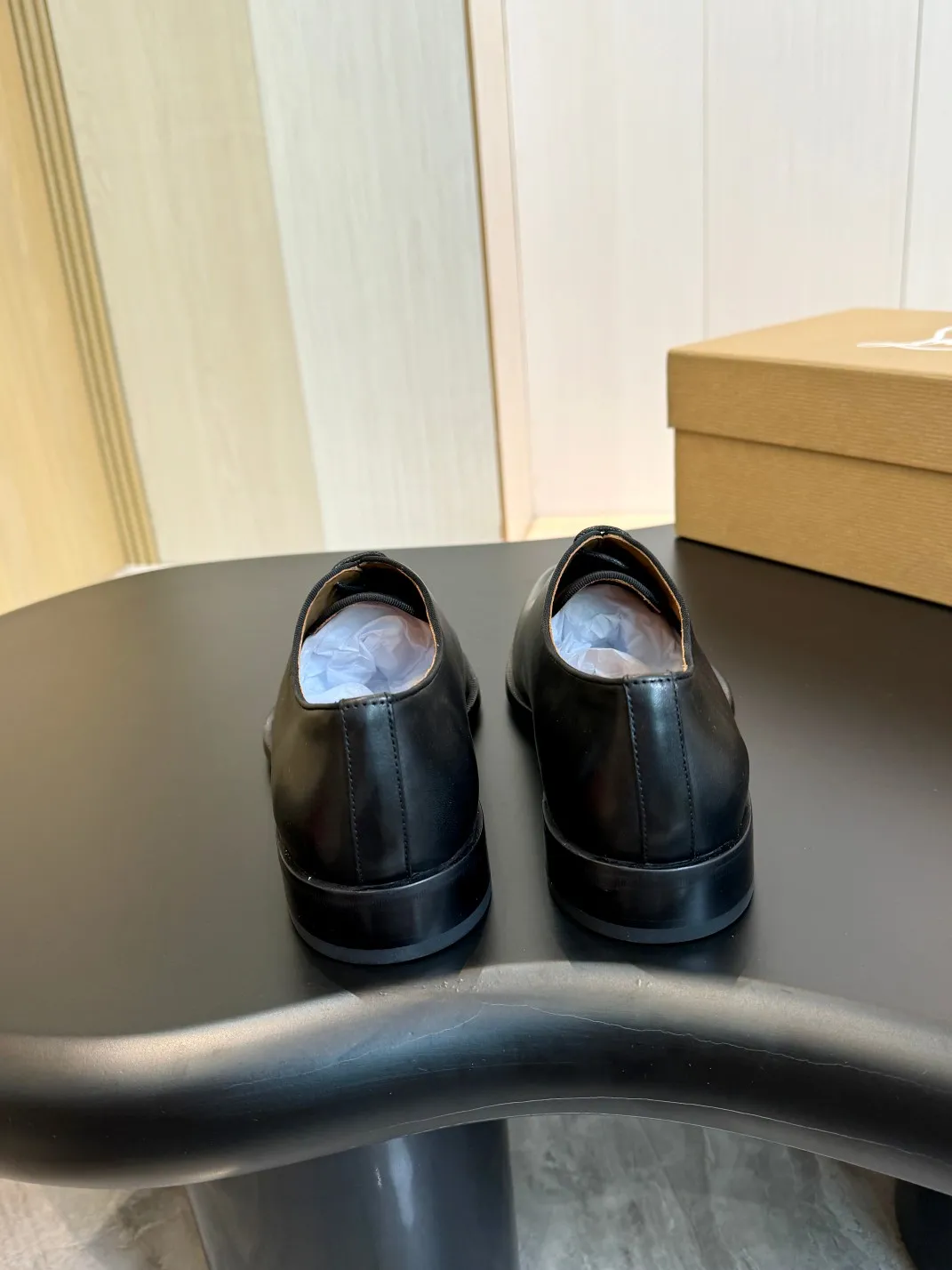 💰960 Christia*.Loubouti* high-end men's business formal leather shoes, original genuine cowhide red sole, imported Italian cowhide outsole, first-layer cowhide, water-dyed cowhide lining, high-end luxury. Size: 39-44 (customized at 38.45.46)✅